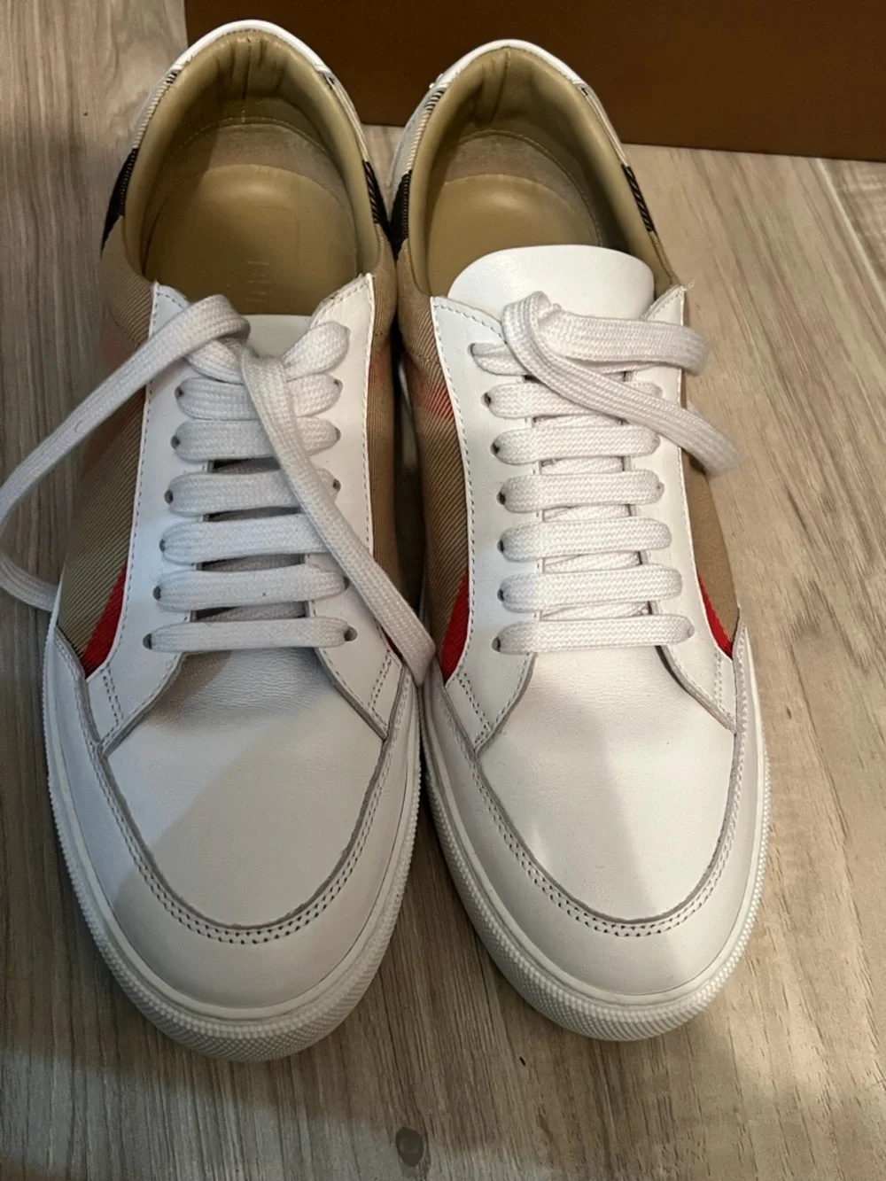 Burberry White Leather & Beige Check Sneakers with Red Accent - Picture 5 of 5